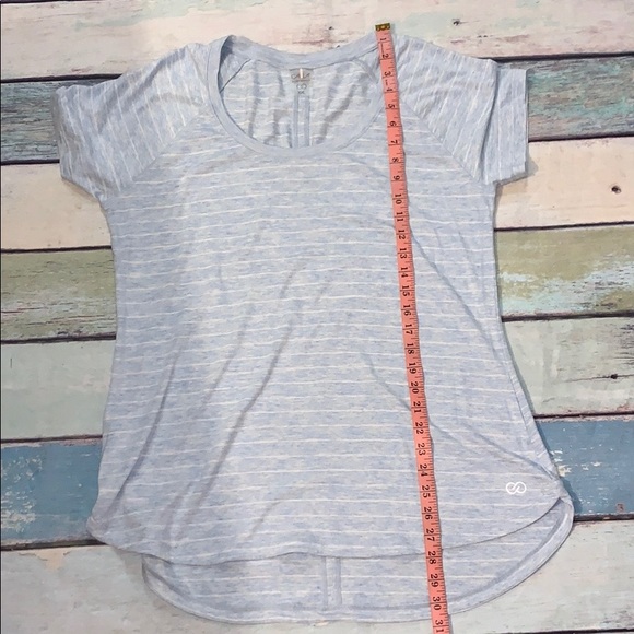 Calia SS tee by Carrie Underwood - Picture 3 of 4